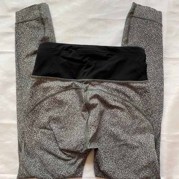 Nulux lulu leggings 7/8 size 4 - Picture 3 of 3